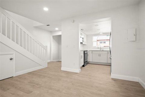 Townhouse in Largo, Florida 2 bedrooms, 97.36 sq.m. № 2123592 - photo 7