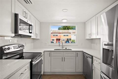 Townhouse in Largo, Florida 2 bedrooms, 97.36 sq.m. № 2123592 - photo 8