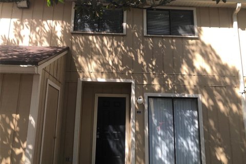 Townhouse in Gainesville, Florida 3 bedrooms, 139.35 sq.m. № 1835238 - photo 1