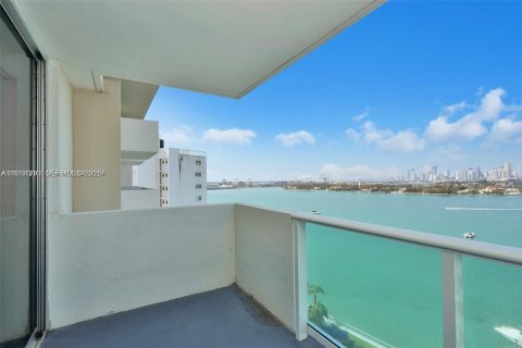 Condominio en Miami Beach, Florida, 1 dormitorio  № 2189443