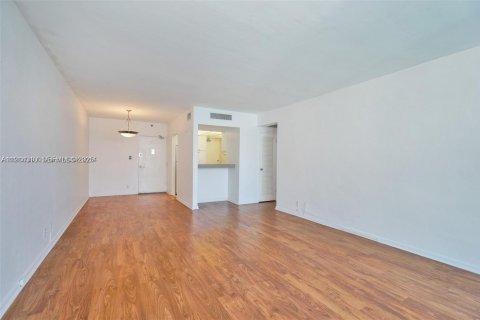 Condominio en venta en Miami Beach, Florida, 1 dormitorio, 77.76 m2 № 2189443 - foto 7