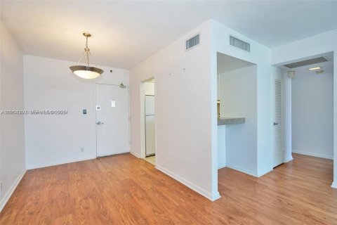 Condominio en venta en Miami Beach, Florida, 1 dormitorio, 77.76 m2 № 2189443 - foto 8