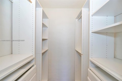 Condominio en venta en Miami Beach, Florida, 1 dormitorio, 77.76 m2 № 2189443 - foto 11