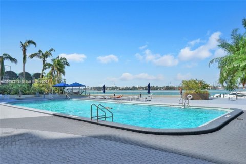 Condominio en venta en Miami Beach, Florida, 1 dormitorio, 77.76 m2 № 2189443 - foto 16