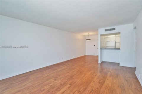 Condominio en venta en Miami Beach, Florida, 1 dormitorio, 77.76 m2 № 2189443 - foto 6