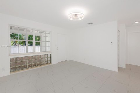 Apartamento en alquiler en Hollywood, Florida, 2 dormitorios, 78.97 m2 № 2046284 - foto 6