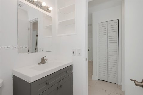 Apartamento en alquiler en Hollywood, Florida, 2 dormitorios, 78.97 m2 № 2046284 - foto 11
