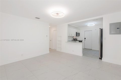 Apartamento en alquiler en Hollywood, Florida, 2 dormitorios, 78.97 m2 № 2046284 - foto 7