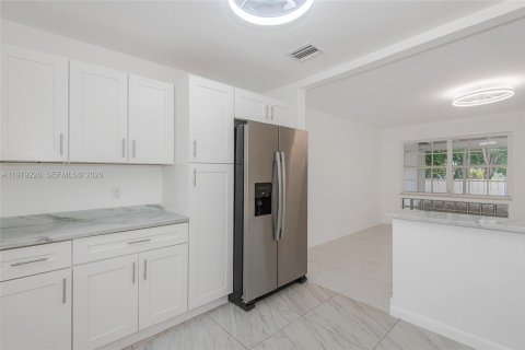 Apartamento en alquiler en Hollywood, Florida, 2 dormitorios, 78.97 m2 № 2046284 - foto 3