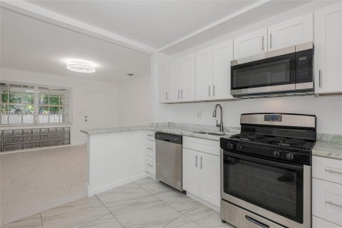 Apartamento en alquiler en Hollywood, Florida, 2 dormitorios, 78.97 m2 № 2046284 - foto 4