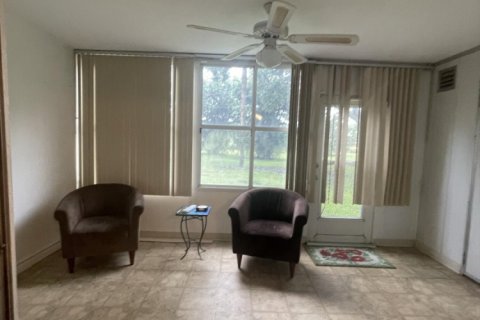 Condo in West Palm Beach, Florida, 1 bedroom  № 1002703 - photo 1