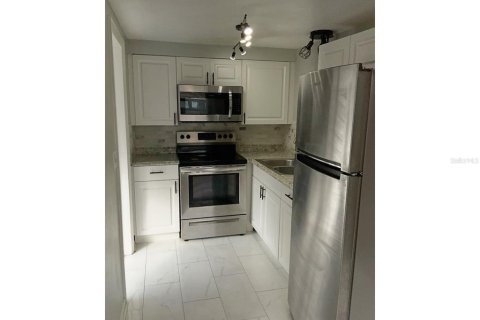 Apartamento en alquiler en Holiday, Florida, 1 dormitorio, 55.74 m2 № 1906476 - foto 8