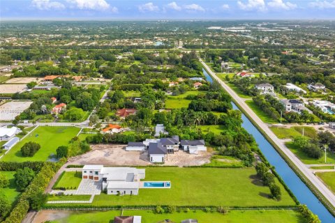 Villa ou maison à vendre à Southwest Ranches, Floride: 6 chambres № 2015502 - photo 3