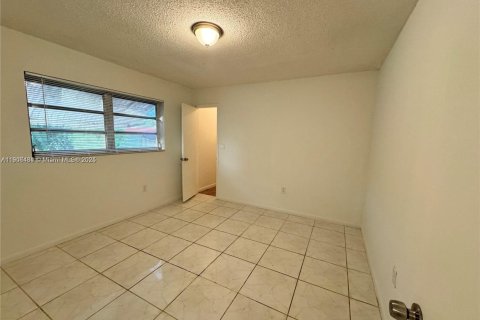Condo in Hollywood, Florida, 2 bedrooms № 1957080 - photo 14