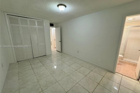 Condo in Hollywood, Florida, 2 bedrooms № 1957080 - photo 11