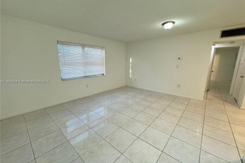 Condo in Hollywood, Florida, 2 bedrooms № 1957080 - photo 5