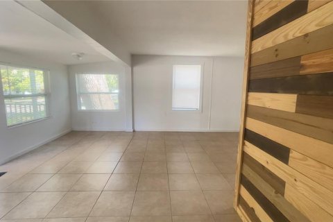 House in Gainesville, Florida 2 bedrooms, 89.93 sq.m. № 2220617 - photo 4