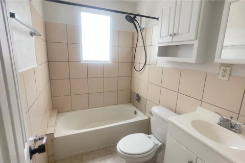 House in Gainesville, Florida 2 bedrooms, 89.93 sq.m. № 2220617 - photo 15