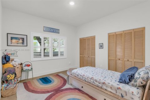 House in South Miami, Florida 3 bedrooms, 229.1 sq.m. № 2003945 - photo 20