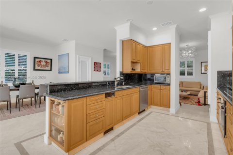 House in South Miami, Florida 3 bedrooms, 229.1 sq.m. № 2003945 - photo 10