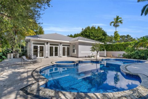 House in South Miami, Florida 3 bedrooms, 229.1 sq.m. № 2003945