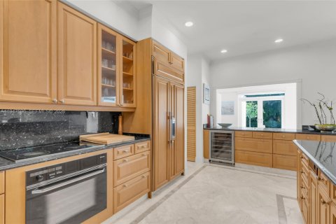 House in South Miami, Florida 3 bedrooms, 229.1 sq.m. № 2003945 - photo 11