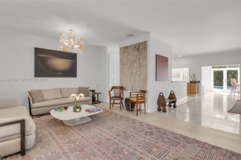 House in South Miami, Florida 3 bedrooms, 229.1 sq.m. № 2003945 - photo 6