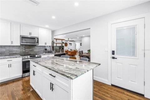 Casa en venta en Saint Petersburg, Florida, 5 dormitorios, 193.61 m2 № 1918072 - foto 26