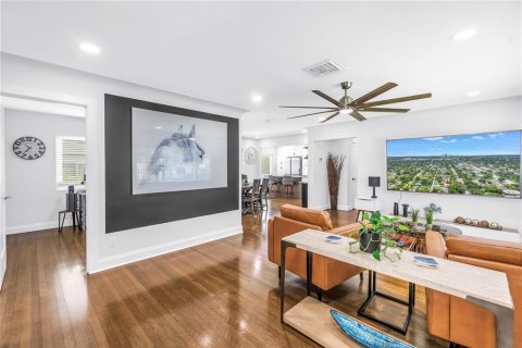 Casa en venta en Saint Petersburg, Florida, 5 dormitorios, 193.61 m2 № 1918072 - foto 8