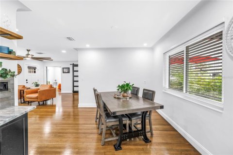 Casa en venta en Saint Petersburg, Florida, 5 dormitorios, 193.61 m2 № 1918072 - foto 19