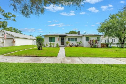 Casa en venta en Saint Petersburg, Florida, 5 dormitorios, 193.61 m2 № 1918072 - foto 2