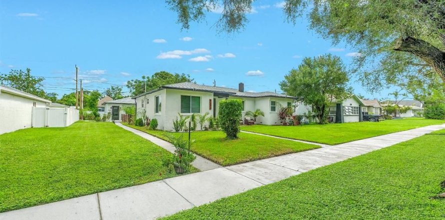 Casa en Saint Petersburg, Florida 5 dormitorios, 193.61 m2 № 1918072