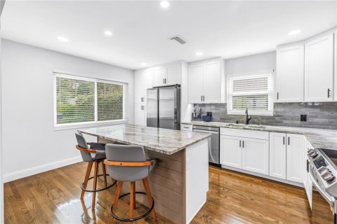 Casa en venta en Saint Petersburg, Florida, 5 dormitorios, 193.61 m2 № 1918072 - foto 22