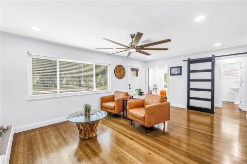 Casa en venta en Saint Petersburg, Florida, 5 dormitorios, 193.61 m2 № 1918072 - foto 13