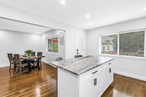 Casa en venta en Saint Petersburg, Florida, 5 dormitorios, 193.61 m2 № 1918072 - foto 25