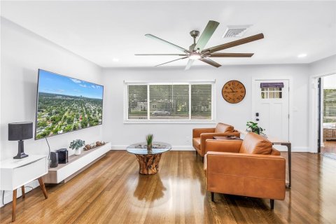 Casa en venta en Saint Petersburg, Florida, 5 dormitorios, 193.61 m2 № 1918072 - foto 14