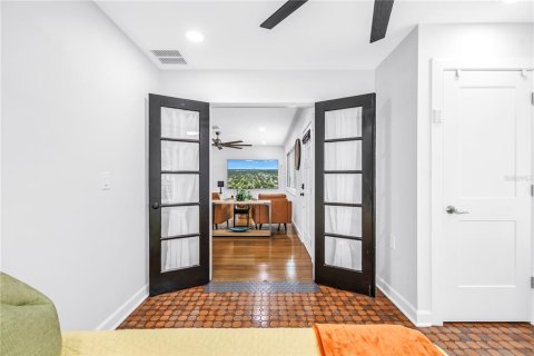 Casa en venta en Saint Petersburg, Florida, 5 dormitorios, 193.61 m2 № 1918072 - foto 5