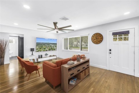 Casa en venta en Saint Petersburg, Florida, 5 dormitorios, 193.61 m2 № 1918072 - foto 11