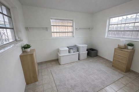 Villa ou maison à vendre à Miami, Floride: 6 chambres, 223.34 m2 № 2033713 - photo 11