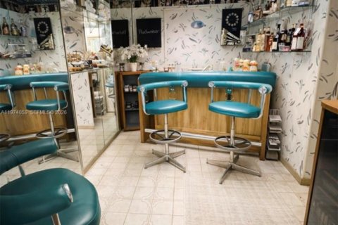 Villa ou maison à vendre à Miami, Floride: 6 chambres, 223.34 m2 № 2033713 - photo 8