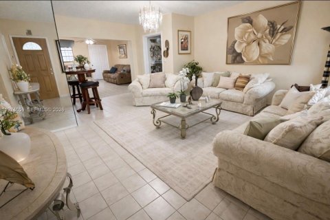 Villa ou maison à vendre à Miami, Floride: 6 chambres, 223.34 m2 № 2033713 - photo 4