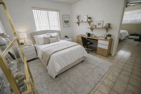 Villa ou maison à vendre à Miami, Floride: 6 chambres, 223.34 m2 № 2033713 - photo 14