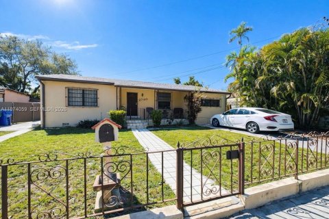 Villa ou maison à Miami, Floride 6 chambres, 223.34 m2 № 2033713