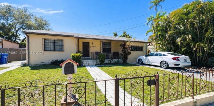 Villa ou maison à Miami, Floride 6 chambres, 223.34 m2 № 2033713