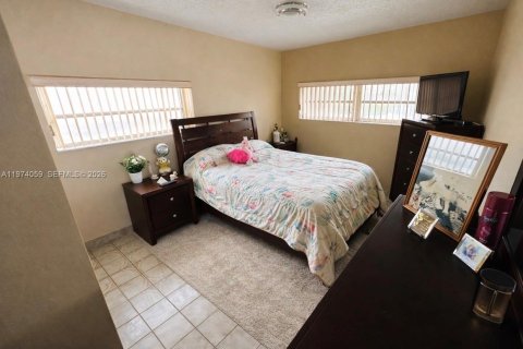 Villa ou maison à vendre à Miami, Floride: 6 chambres, 223.34 m2 № 2033713 - photo 9