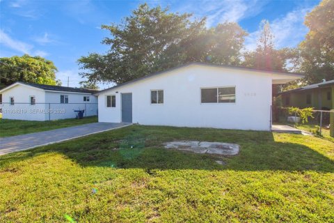 Villa ou maison à Miami, Floride 3 chambres, 128.21 m2 № 1995836