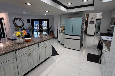 House in Spring Hill, Florida 3 bedrooms, 176.89 sq.m. № 2427378 - photo 15