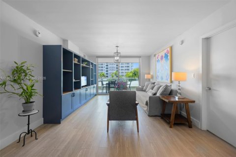 Снять в аренду кондоминиум в Бей-Харбор-Айлендс, Флорида 2 спальни, 118.73м2, № 2029722 - фото 3