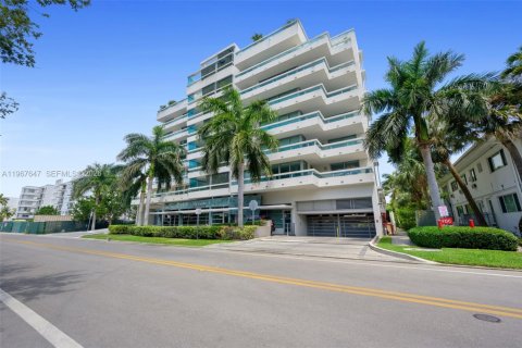 Снять в аренду кондоминиум в Бей-Харбор-Айлендс, Флорида 2 спальни, 118.73м2, № 2029722 - фото 24