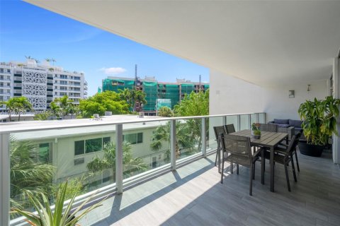 Снять в аренду кондоминиум в Бей-Харбор-Айлендс, Флорида 2 спальни, 118.73м2, № 2029722 - фото 19